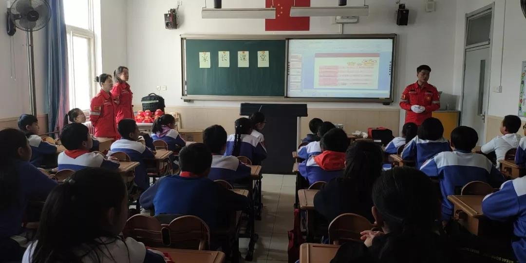 紅立方應(yīng)急救援走進(jìn)校園 紅立方應(yīng)急救援走進(jìn)校園